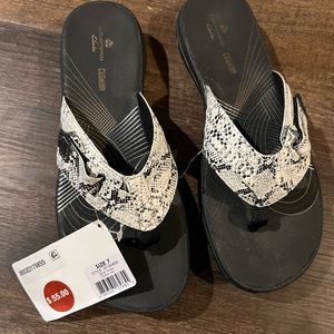 Clarks Cloudstepper Flip Flop Size 7 NWT